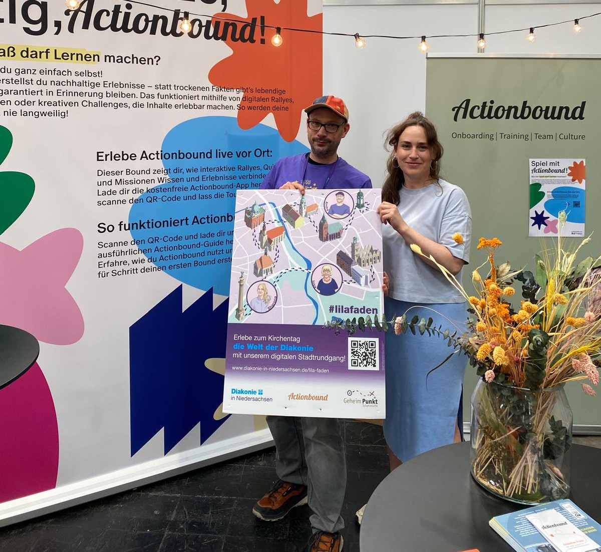 Teammitglied mit Mitarbeiter der Diakonie Niedersachsen